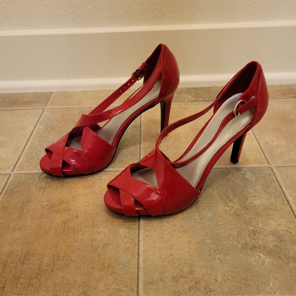 Red Heels 👠 - Picture 2 of 5